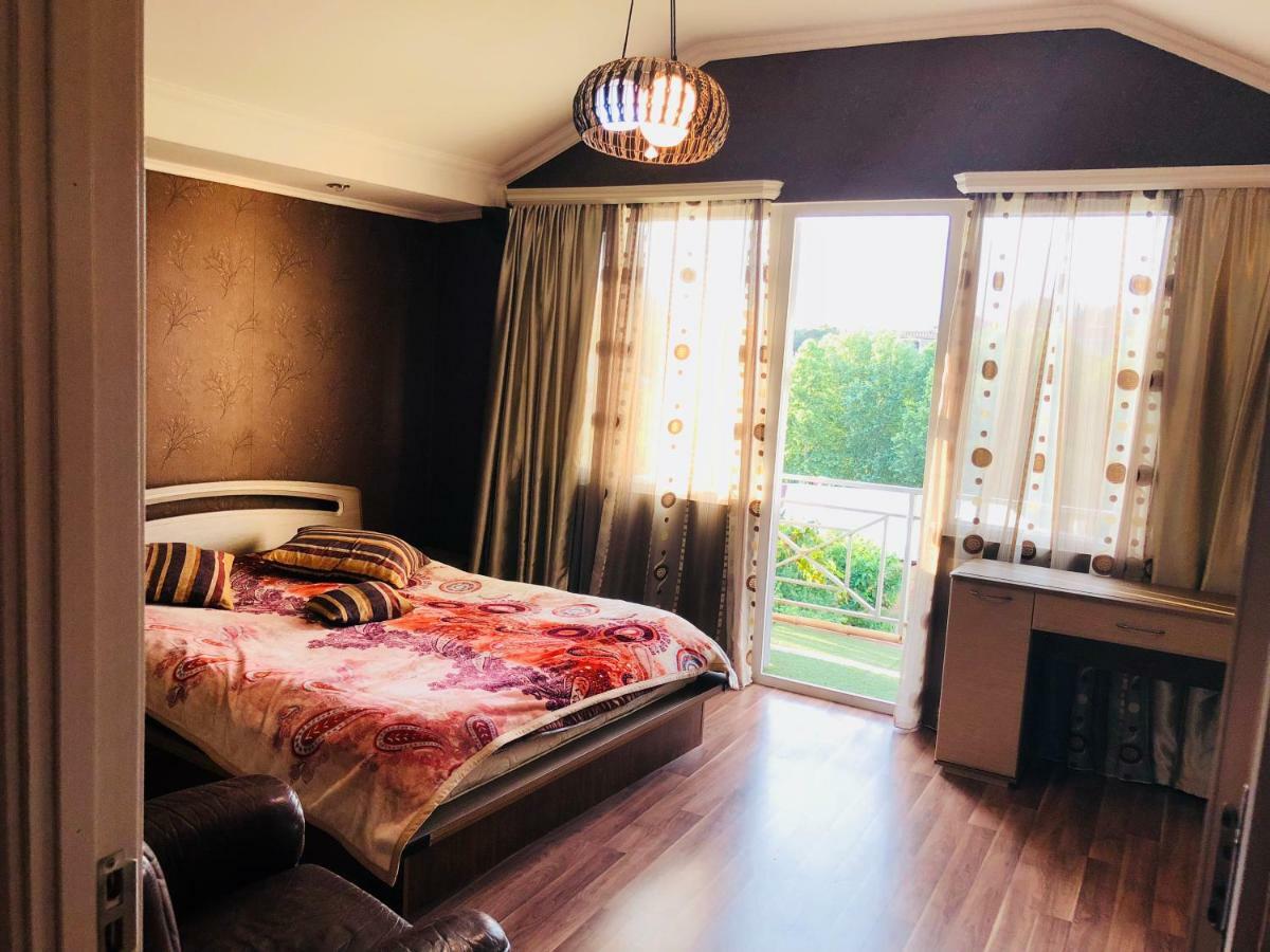 Giorgi Apartment Tiflis Exterior foto